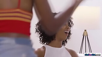 Stedmor Misty Stone Giver Et Blowjob Til Sin Steddatters Sorte Kæreste.