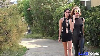 สาววิทยาลัยฝรั่งเศส Bella และ Elise สํารวจ Bdsm และ 3 สถานการณ์