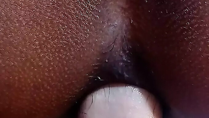 Closeup anal dan anus yang intens dengan remaja Ebony (18+)