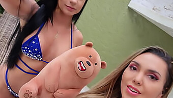 Ours En Peluche Lesbien Devient Intime Avec Une Chatte Dans La Vidéo Bolivianamimi.Tv