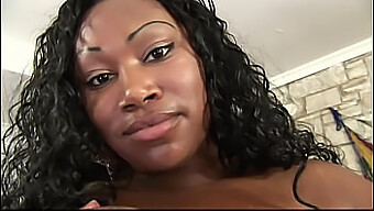 ¡estas Voluptuosas Mujeres Negras Y Hermosas Con Un Gran Trasero Se Llenan De Semen De Una Gran Polla Negra! ¡no Te Pierdas Esta Escena Caliente!