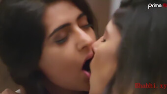 Indian Actress Shiny Dixit In Lesbian Love With Junoon And Ishq