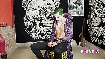 Dua Harley Spanyol Dan Joker Dalam Threesome Cosplay Yang Panas