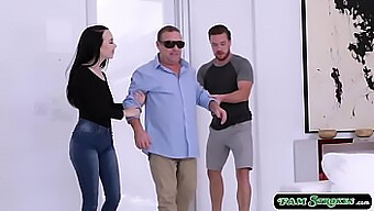 Hermanastro Le Hace Una Mamada Profunda A Su Joven Hermanastra Y Luego La Folla Por Su Coño Mojado. ¡no Te Pierdas Esta Escena Caliente!