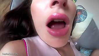 La Novia De Sophia Smith Experimenta Una Provocación Con La Boca Y La Lengua En Pov Facial