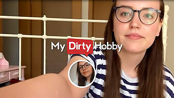 Leni_lizz Explores Her Sexuality In Self-Recorded Video - Mydirtyhobby