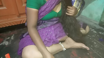 Desi Aunty'S Homemade Video Of Pissing And Playing With Boobs