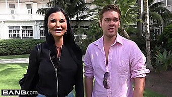 A Escapada Selvagem De Praia De Jasmine Jae Com Clitóris Perfurado E Brinquedos