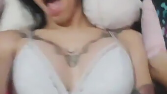 Pasangan Mengeksplorasi Seks Anal Shemale Dengan Shemale Latina