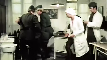 Vintage Sanitární Páska: Klasické Okamžiky S Patricií Rhomberg Na Filmu