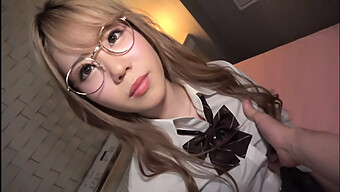 Cosplay De Gafas, Chica Recibe Creampie En Ikebukuro