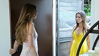 Melissa Moore Und Capri Anderson In Einem Lesbischen Zwillingsvideo Mit Natürlichen Titten