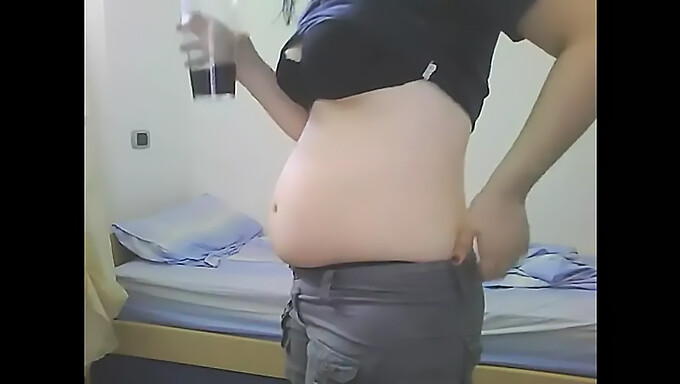 Mentos și Coca Cola: O plimbare sălbatică pe webcam cu BDSM