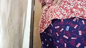 Desi Aunty Enjoys Solo Play In Bathroom