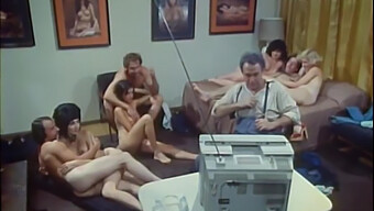 Vintage-Orgie Mit Haarigen Frauen Und Retro-Pornostars