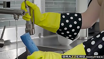 Brazzers představuje horký příběh s Elsou Jean a Osou Lovely v drsné akci