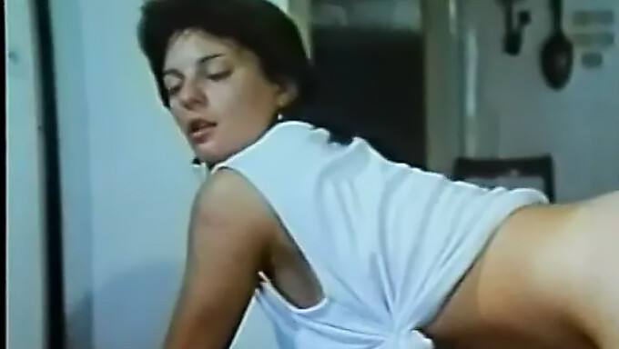 Dorothys klassisches griechisches Abenteuer: Vintage griechischer Porno