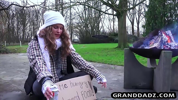 Bunny Babe geniet van een verrassingslunch en wafellunch met haar opa