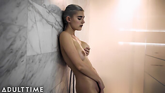 Sesi Mandi Solo Sensual Eva Elfie Dengan Fetish Kaki Dan Aksi Close-Up